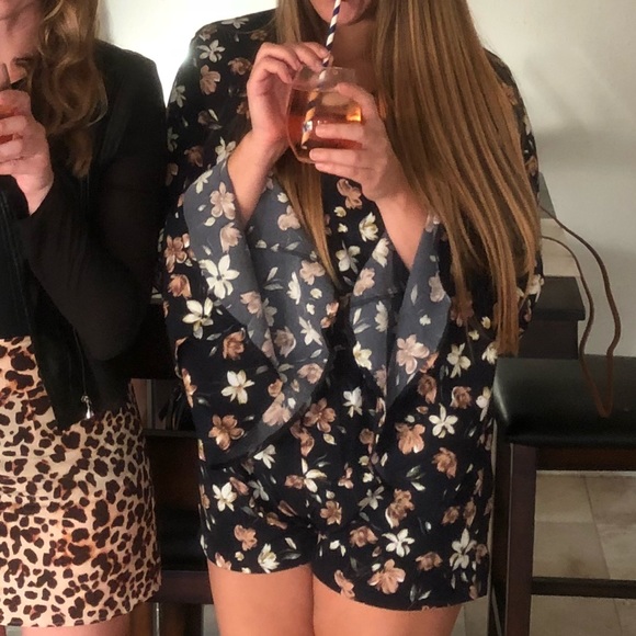 Floral Sugarlips Bell Sleeve Romper - Picture 5 of 5